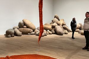 Exhibition view: Magdalena Abakanowicz, _Every Tangle of Thread and Rope_, Tate Modern, London (17 November 2022–21 May 2023). Courtesy Ocula. Photo: Caitríona de Búrca.